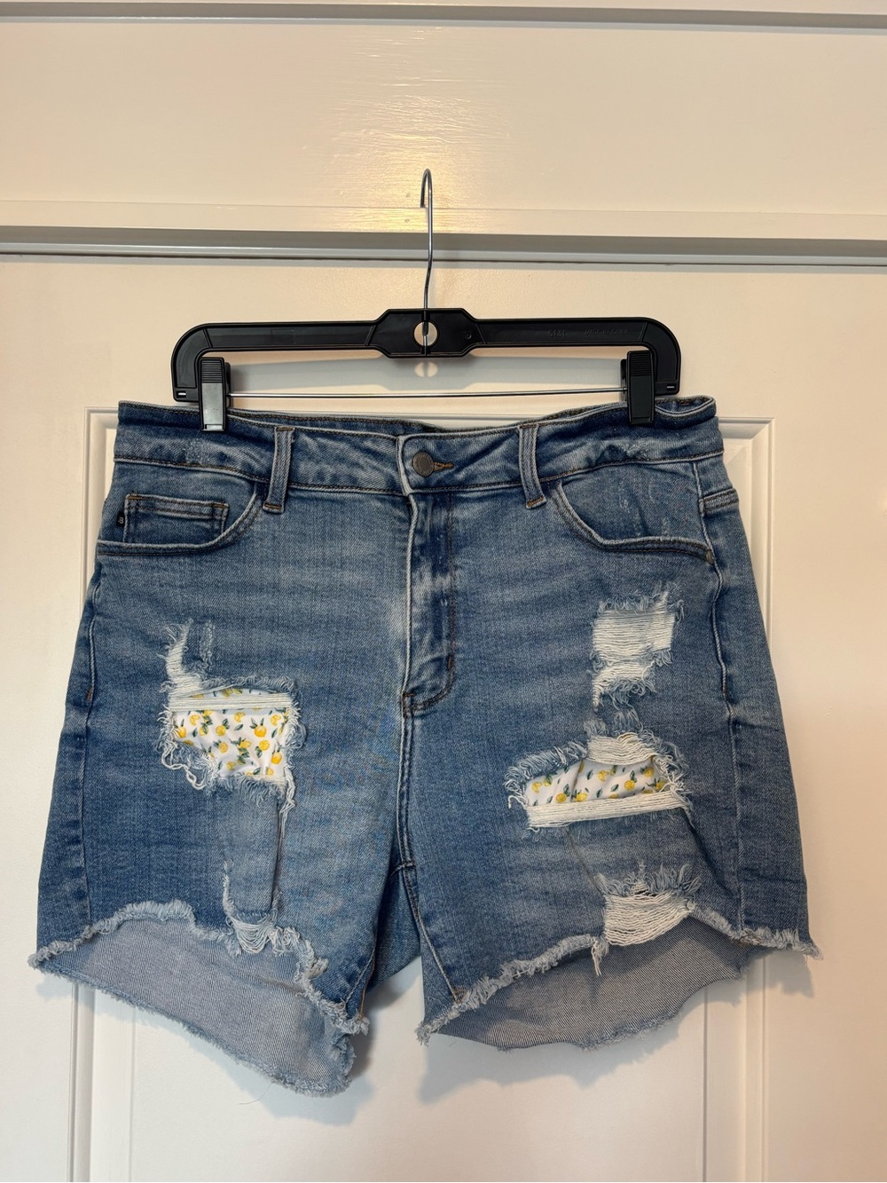 Judy Blue - Lemon Patch Destroyed Shorts